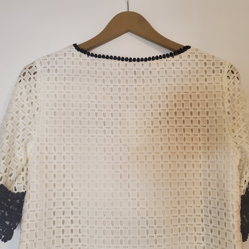 Banana Republic Women NWT Size XS S/Sl B&W embroidered holiday stripped top - Picture 7 of 11